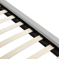 Letto imbottito moderno in velluto di colore grigio 140 x 200 cm moderno elegante