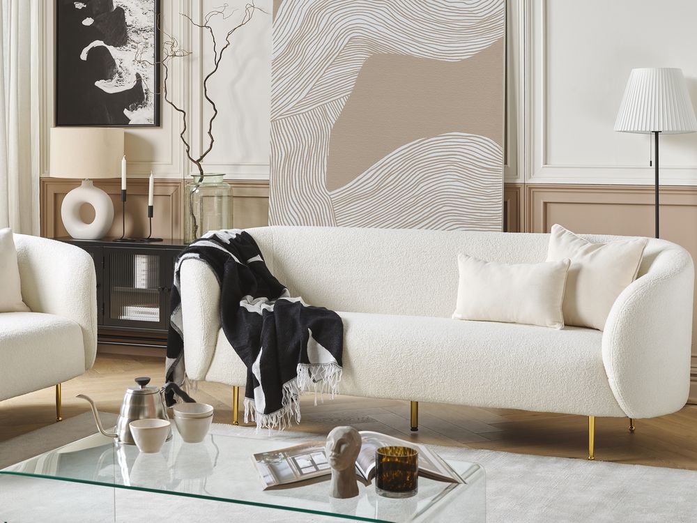 Divano 3 posti in poliestere di colore bianco con gambe dorate stile glamour retrò soggiorno