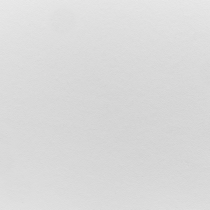 Comodino bianco con sportello a lamelle effetto legno scuro in stile rustico con due scomparti