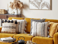 Set di 2 cuscini decorativi cotone bianco e grigio 45x45 cm con motivo a righe nappe