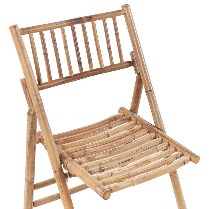 Set da giardino tavolino pieghevole e 2 sedie in bambù naturale e cuscini di colore bianco esterno