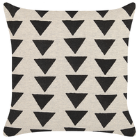 Cuscino decorativo cotone beige e nero 45 x 45 cm motivo geometrico triangolare realizzato a mano fodera rimovibile con imbottitura