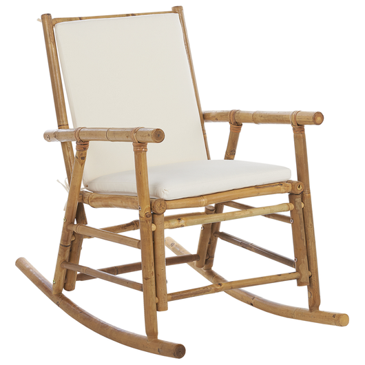Sedia a dondolo da giardino bambù legno chiaro cuscini bianchi boho