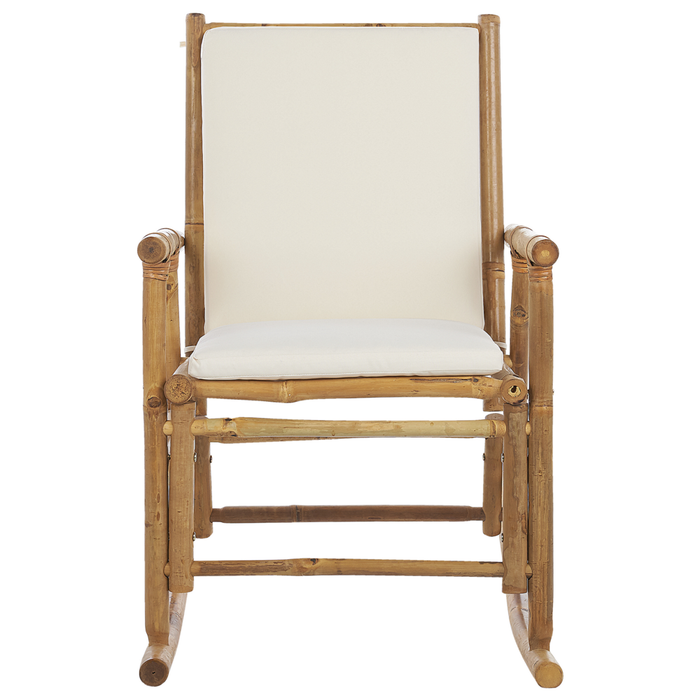 Sedia a dondolo da giardino bambù legno chiaro cuscini bianchi boho