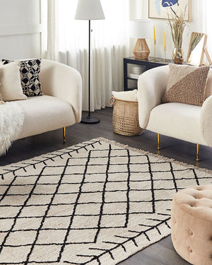 Tappeto in cotone beige e nero con motivo geometrico e nappe 160 x 230 cm camera da letto soggiorno