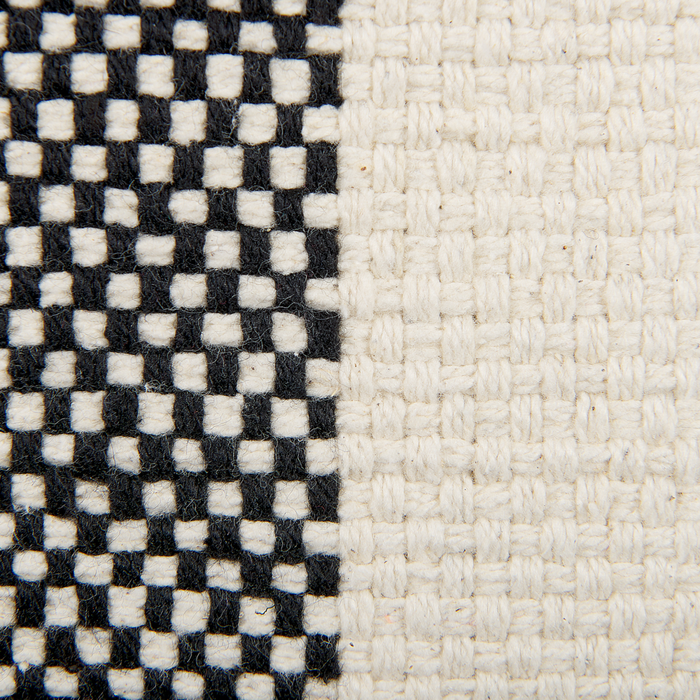 Set di due cuscini decorativi in cotone nero e beige con toppe 45 x 45 cm con imbottitura accessori decorativi soggiorno camera da letto