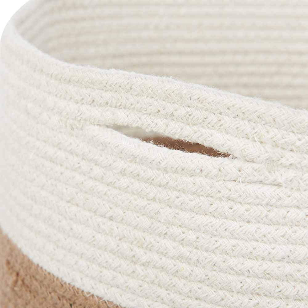 Cesto in cotone intrecciato di colore bianco e beige stile boho esterno interno