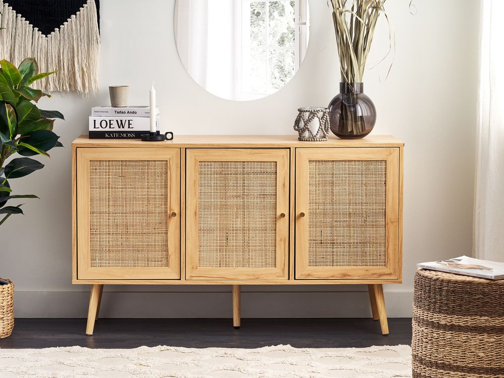 Credenza con 3 ante in rattan in colore marrone chiaro stile boho soggiorno camera da letto