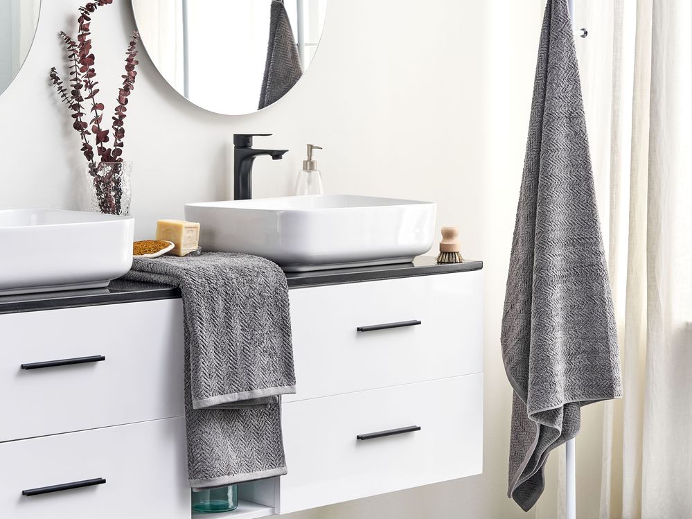 Set di 2 asciugamani in morbido cotone grigio con motivo a spina di pesce stile classico ospiti bagno