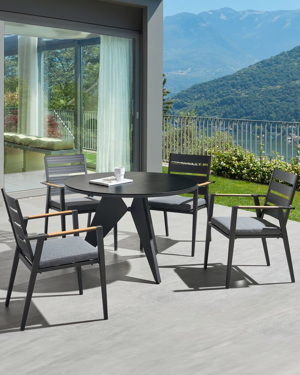 Set di 4 sedie da giardino in metallo nero grigio chiaro con schienale in legno set di 4 sedie da pranzo moderne