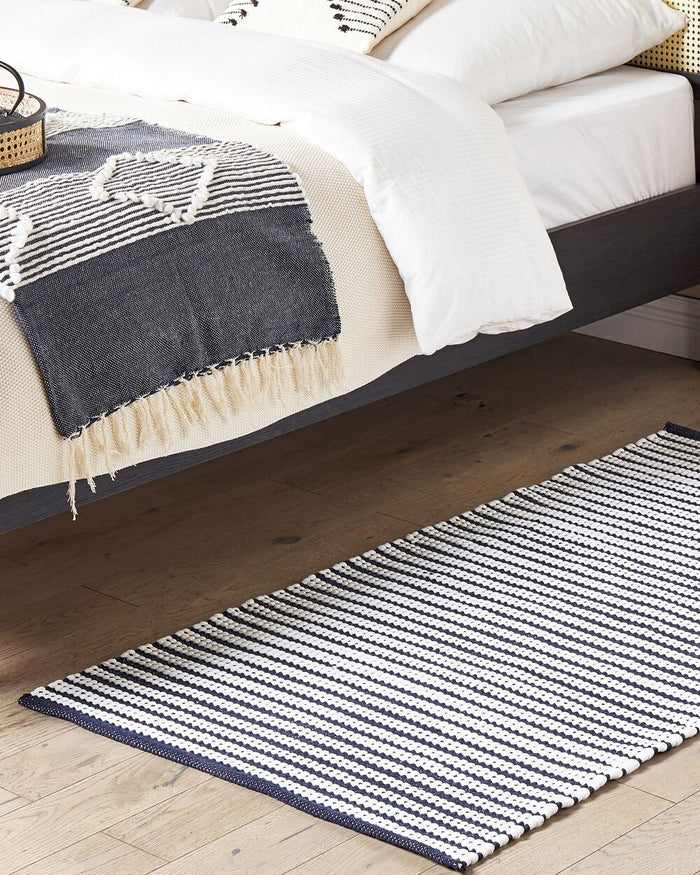 Tappeto in cotone bianco e blu motivo a geometrico 80 x 150 cm camera da letto soggiorno ingresso