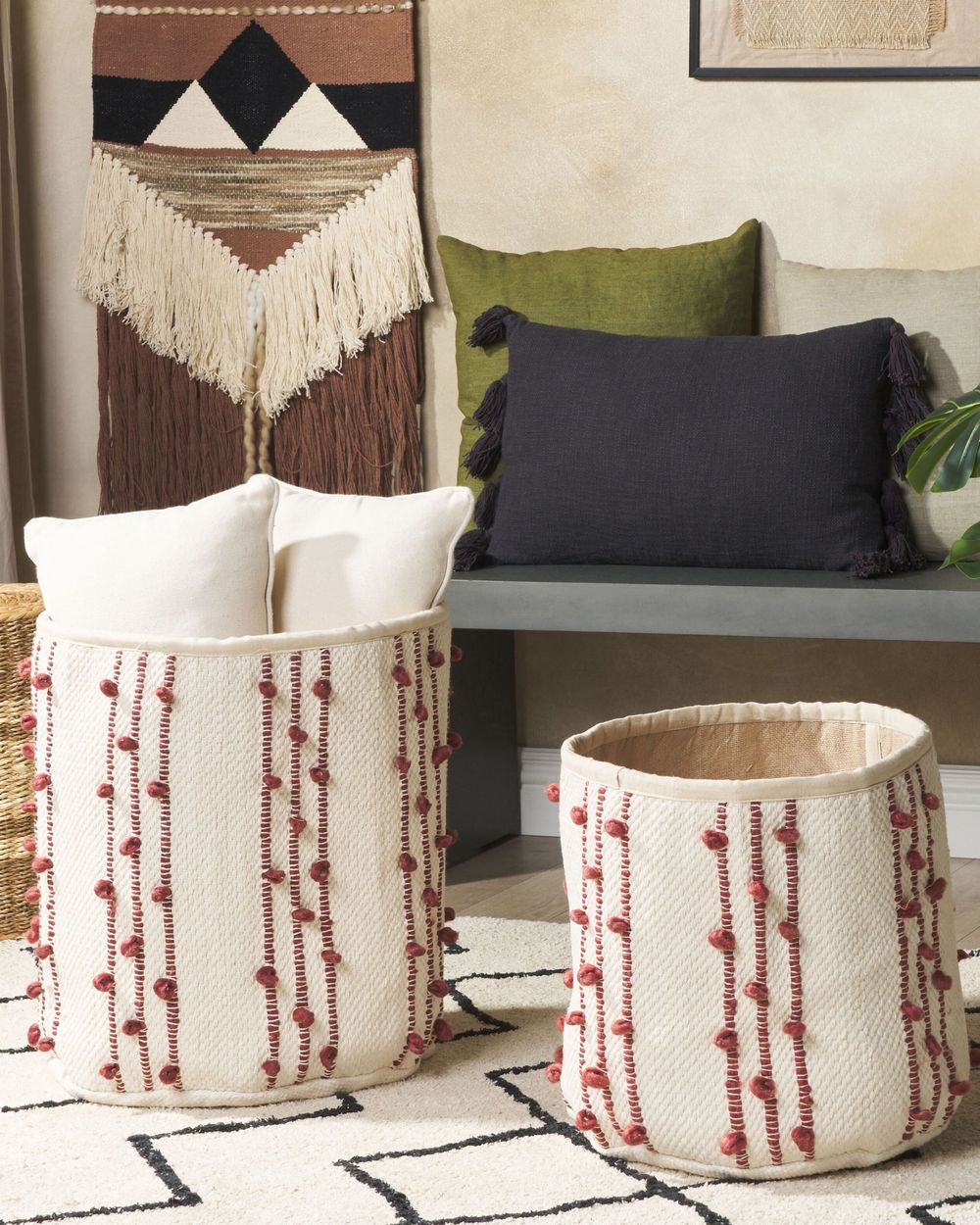 Set di 2 cestini in cotone beige con rosso alti 40/45 cm per riporre oggetti in stile rustico boho