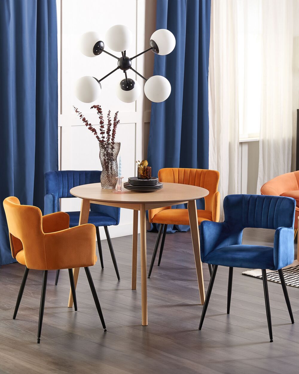 Set di 2 sedie da pranzo velluto blu marino braccioli schienale intagliato gambe in metallo moderna industriale