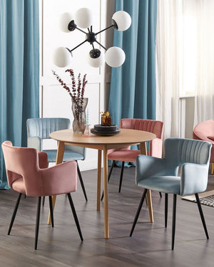 Set di 2 sedie da pranzo velluto azzurro braccioli schienale intagliato gambe in metallo moderna industriale