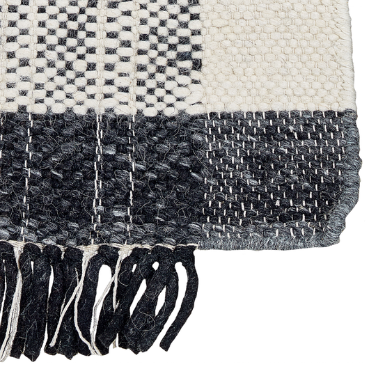 Tappeto bianco e nero lana cotone 140 x 200 cm intrecciato a mano rettangolare con frange
