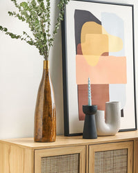 Vaso di terracotta color oro marrone effetto legno forma di bottiglia salotto moderno