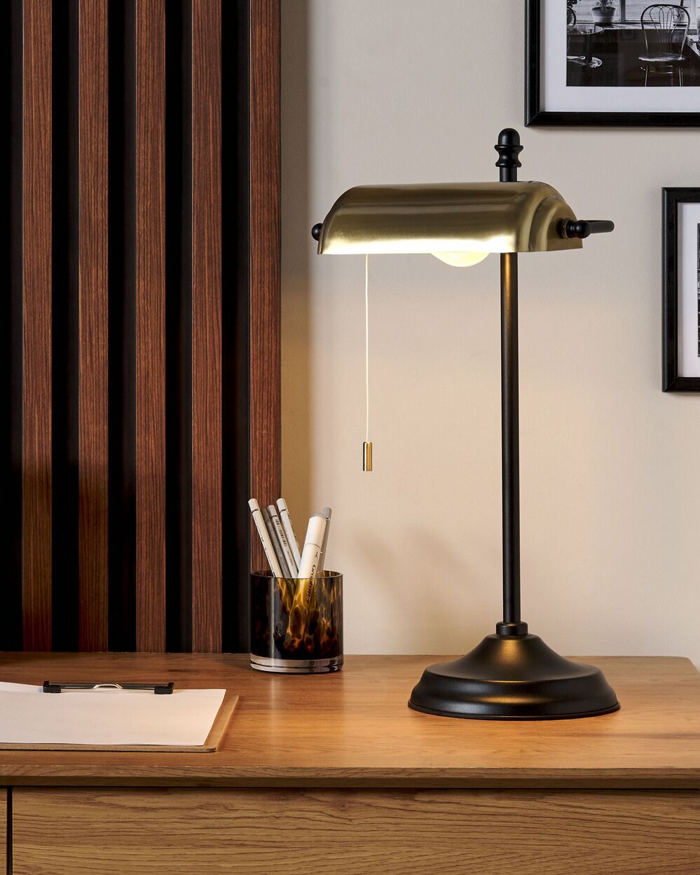 Lampada da tavolo con base metallo verde oro, paralume vetro, interruttore regolabile, retrò, per la casa e l'ufficio.