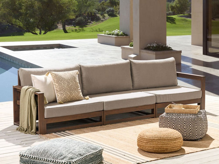 Divano 3 posti in legno di acacia con cuscini tortora moderno elegante esterno terrazza