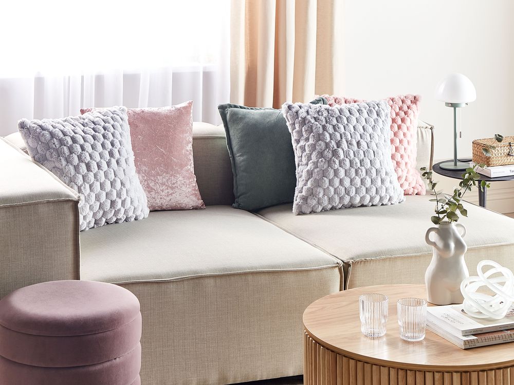 Set di 2 cuscini in ecopelle grigio chiaro con motivo a nido d'ape 43 x 43 cm soggiorno camera da letto