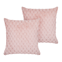 Set di 2 cuscini in ecopelle rosa pastello con motivo a nido d'ape 43 x 43 cm soggiorno camera da letto