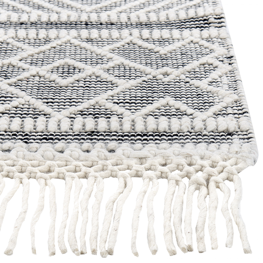 Tappeto in lana e cotone bianco e nero 160 x 230 cm, tessuto a mano a trama piatta con frange e motivo geometrico