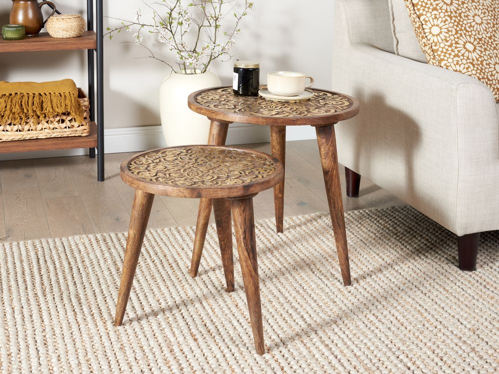 Set di 2 tavolini in legno di mango scuro Tavolino decorativo per il caffè Piccolo arredamento per il soggiorno Design orientale