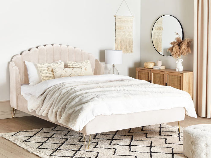 Letto con rete in velluto beige 180 x 200 cm gambe in metallo testata retro capitonné