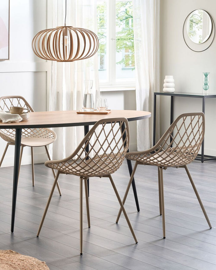 Set di 2 sedie da pranzo in materiale sintetico beige schienale netto design scandinavo moderno