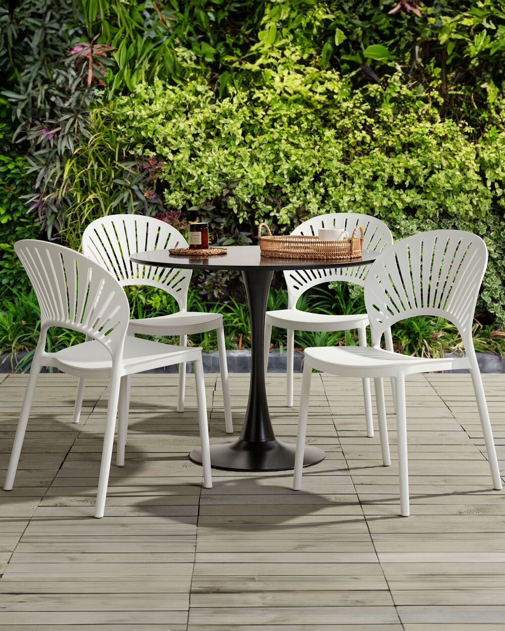 Set di 4 sedie da pranzo in plastica bianco per interni ed esterni da giardino impilabili in stile minimalista