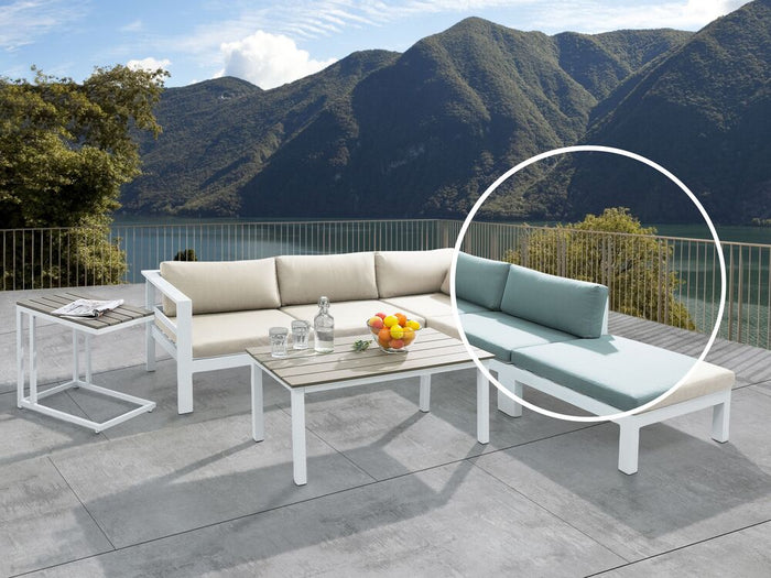 Set divano ad angolo da giardino bianco con cuscini verdi e beige Tavolo a doghe a 5 posti Set moderno scandinavo per conversazioni all'aperto