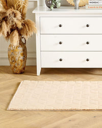 Tappeto in pelliccia di coniglio sintetica beige 80 x 150 cm shaggy ad alto pelo soggiorno camera da letto