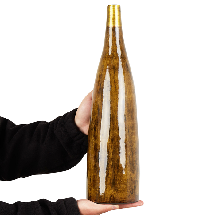 Vaso di terracotta color oro marrone effetto legno forma di bottiglia salotto moderno