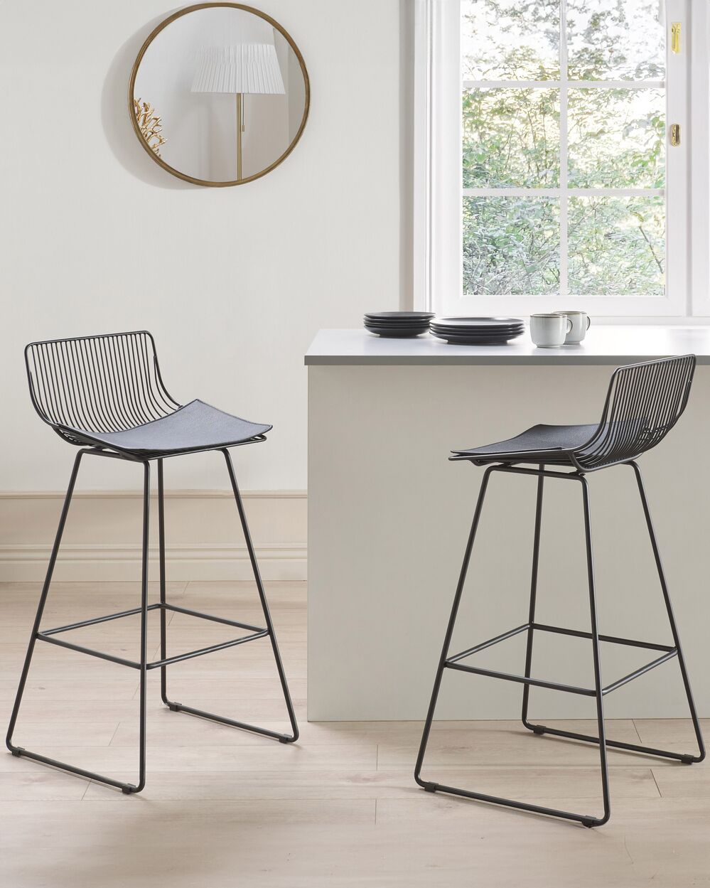 Set di 2 sgabelli in metallo nero stile moderno contemporaneo soggiorno cucina sedie alte