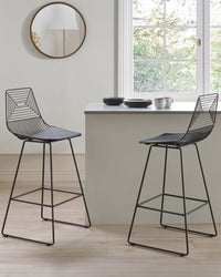 Set di 2 sgabelli in metallo nero con imbottitura in pelle stile moderno contemporaneo