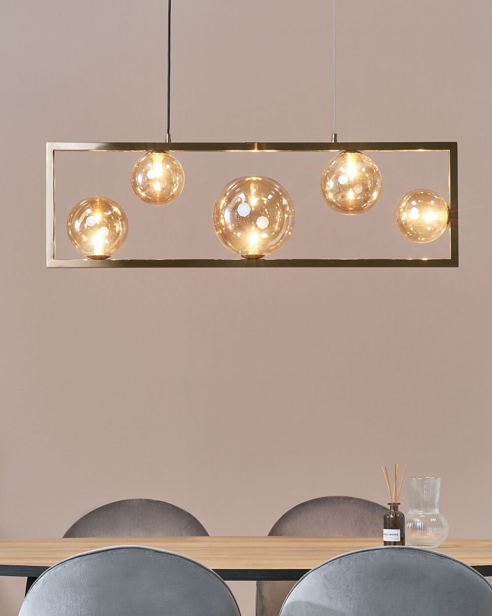 Lampadario con lampadine multiple in metallo e ottone soggiorno glamour