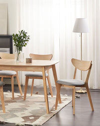 Set di 2 sedie da pranzo in legno chiaro con decorativo design moderno e tradizionale