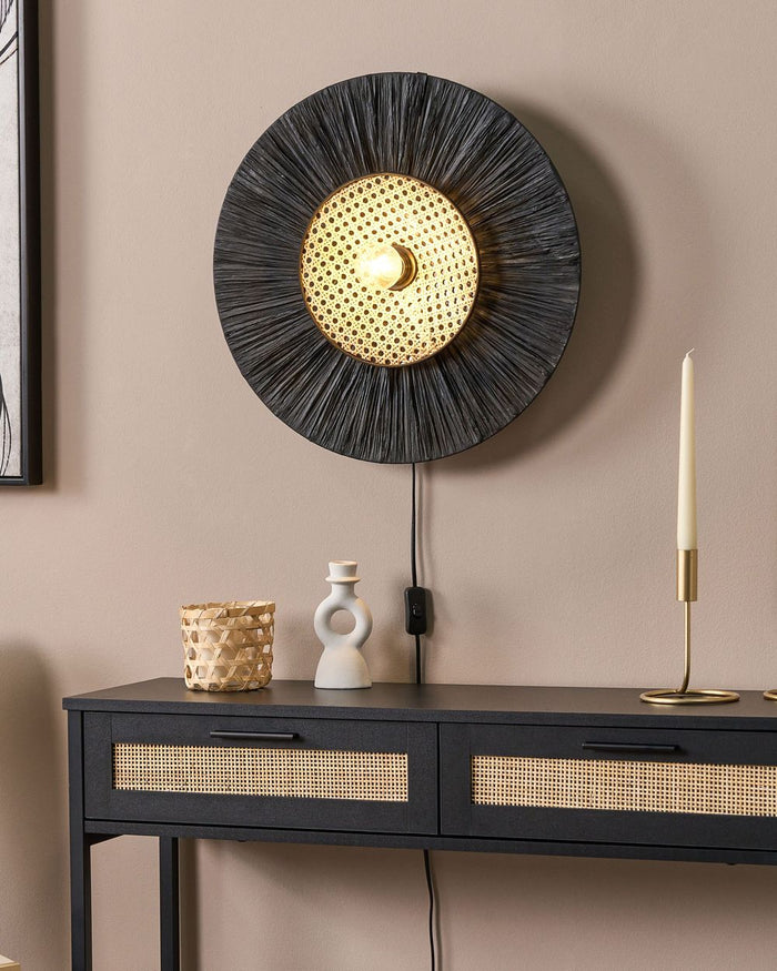 Lampada da parete con paralume in carta nera Japandi in stile naturale