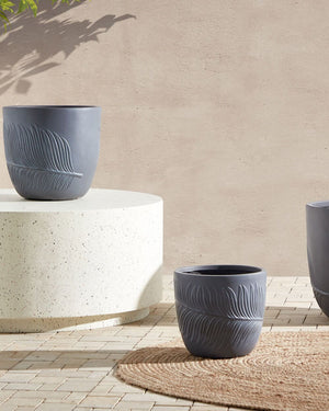 Vaso per piante da esterno in fibra di argilla grigio 28 x 28 x 16 cm Vaso rotondo resistente alle UC Motivo a foglie tradizionale