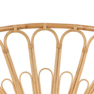 Lettino da esterno in rattan beige naturale con cuscini resistenti alle intemperie stile boho tradizionale