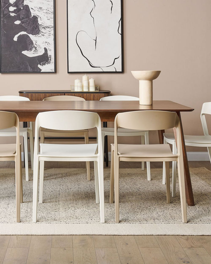 Set di 2 sedie da pranzo beige impilabili con gambe senza braccioli Sedie da conferenza in plastica Design moderno contemporaneo Sedute per la sala da pranzo