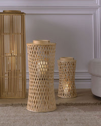 Lanterna a candela in legno di bambù naturale da 58 cm con portacandele in vetro in stile Boho per interni
