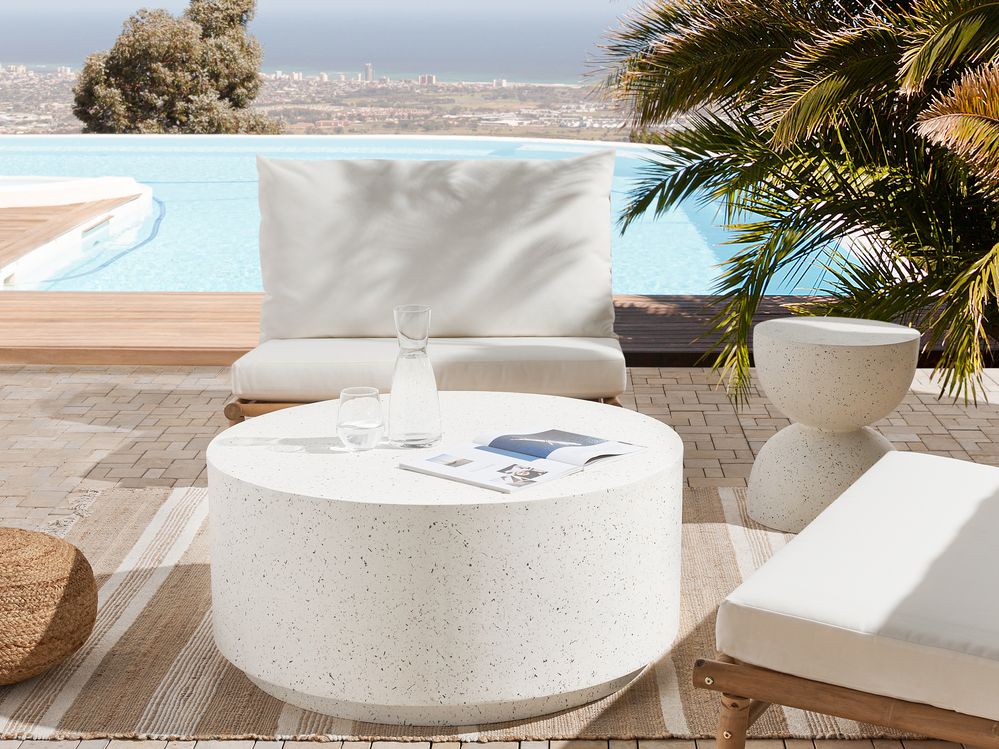 Tavolino da salotto bianco con effetto terrazzo in fibra di vetro MgO con piano rotondo resistente alle macchie UV, alla ruggine, all'acqua e al vento, moderno per esterni.