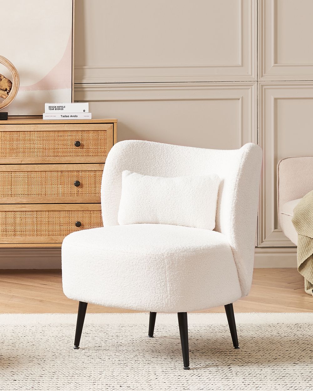 Poltrona da salotto con schienale curvo  boucle bianco stile glam elegante soggiorno