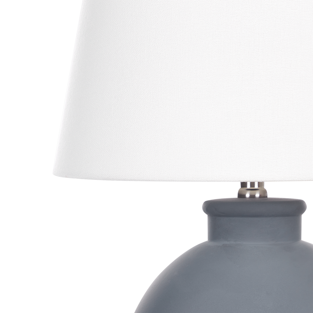 Lampada da tavolo in ceramica grigia con paralume in lino e base minimalista design stile contemporaneo
