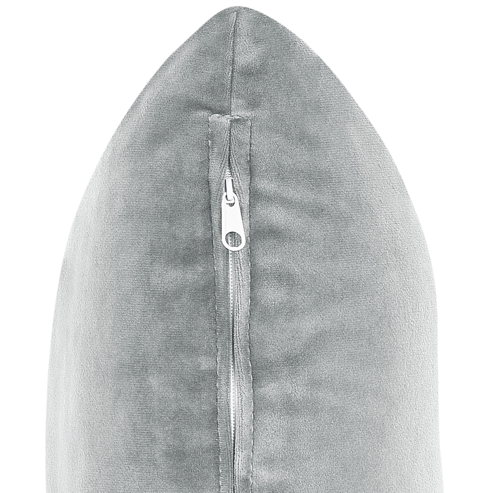 Chaise Lounge in velluto grigio chiaro lato destro gambe in legno scuro design moderno