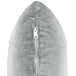 Chaise Lounge in velluto grigio chiaro lato destro gambe in legno scuro design moderno