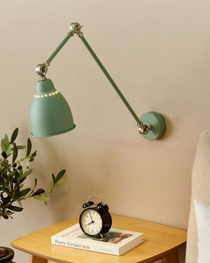 Lampada da parete moderna verde chiaro da lettura a braccio lungo in metallo bianco dal design moderno