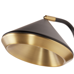 Lampada da parete in metallo ramato con paralume a cono nero stile industriale moderno glamour