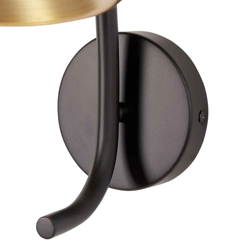 Lampada da parete in metallo ramato con paralume a cono nero stile industriale moderno glamour