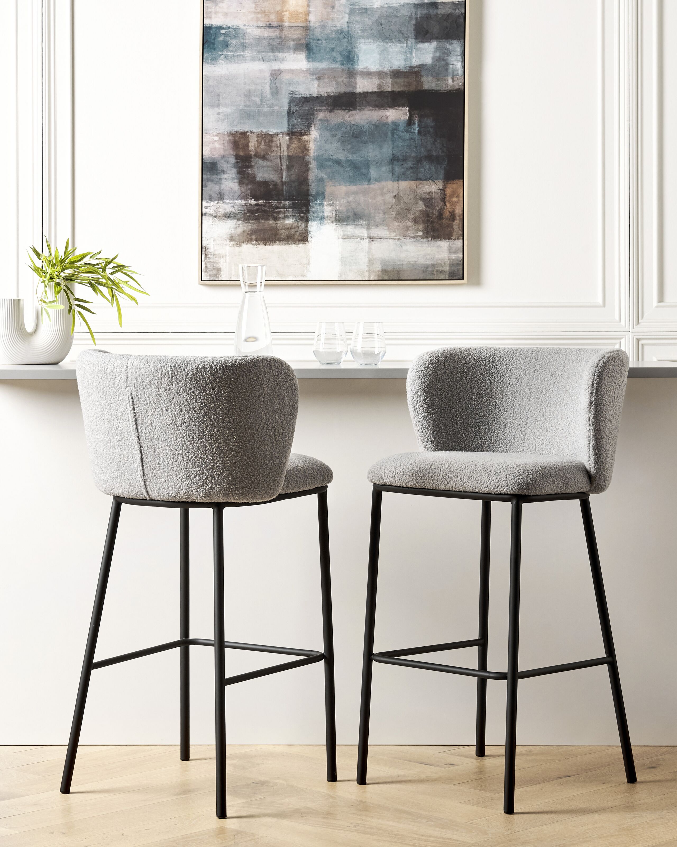 Set di 2 sedie da bar Rivestimento in bouclè grigio Gambe in metallo nero Sgabelli senza braccio Schienale curvo Sala da pranzo moderna Cucina
